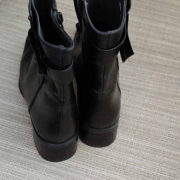 Stuart Weitzman leather boots... Great condition - Picture 5 of 12